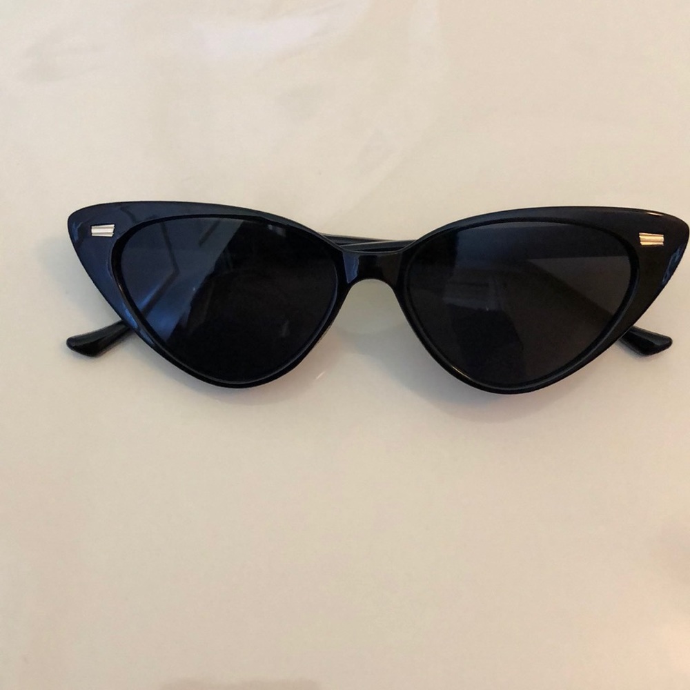 Cat eye sunglasses